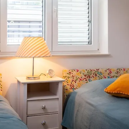 Apartment Fabula - W Balcony 4 Min Walk To *